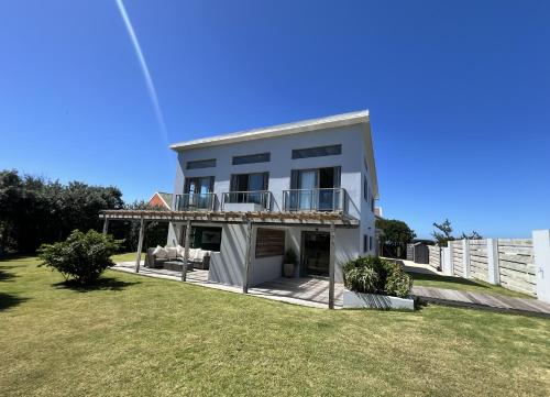 Gallery image of Sunny Beach House in Cape St Francis