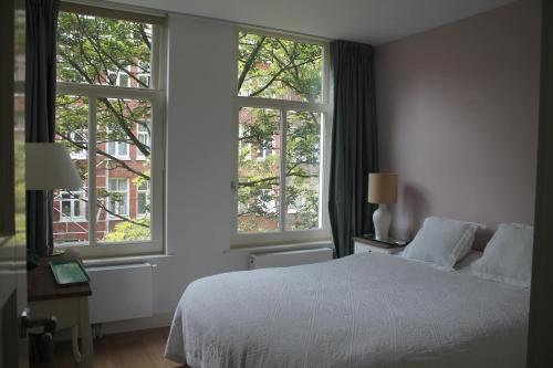 A bed or beds in a room at Great Apartment Amsterdam