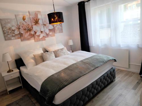 Postel nebo postele na pokoji v ubytování Fewo BUDDY, 2 große Zimmer mit Balkon