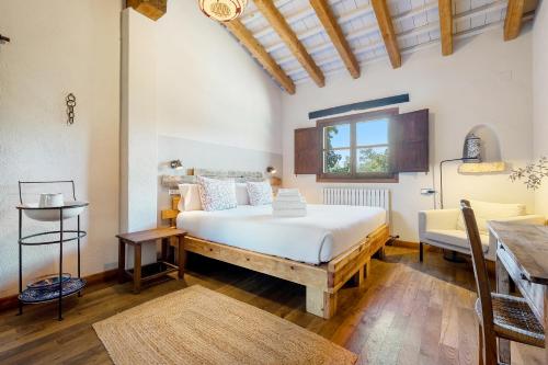 Postel nebo postele na pokoji v ubytování Casa Entera Mas De L'arlequi