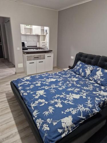 a bedroom with a bed with a blue comforter at Sco Studio in Galaţi