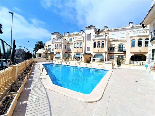 Amazing penthouse on the beach, sea views, WIFI, airconditioning and parking