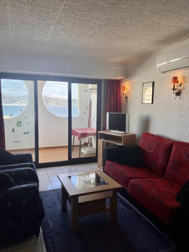 Apartamento de una habitación con vistas al mar
