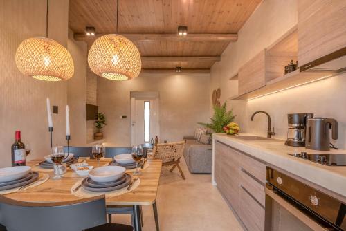 a kitchen and dining room with a table and a counter at Christini Secrets in Plátanos