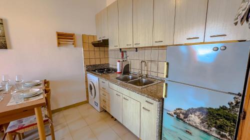 Kuchyň nebo kuchyňský kout v ubytování Casa Bentu 'E Mare con vista