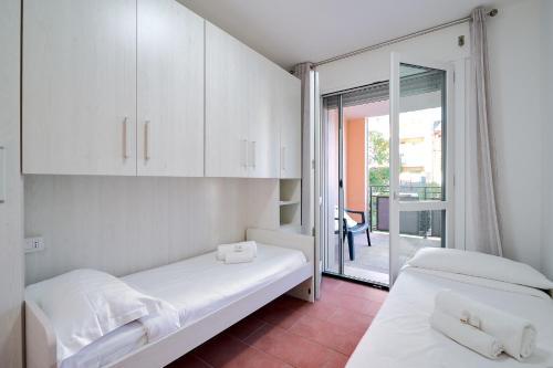 Xenia Apartments - Spacious and bright new flat with garden