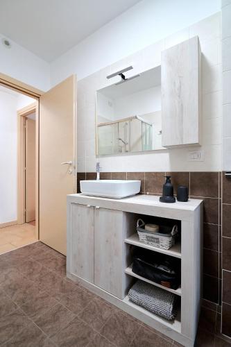 Xenia Apartments - Spacious and bright new flat with garden