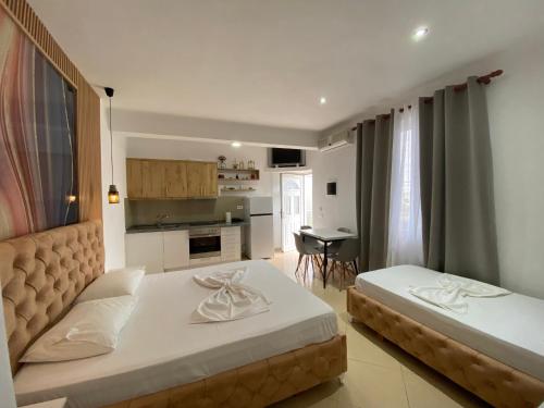 Кровать или кровати в номере Vila Floban & MIRDAR KOSHI
