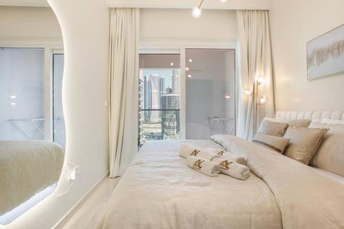 Säng eller sängar i ett rum på Luxe Den-1BR Cozy Treat By Canal side