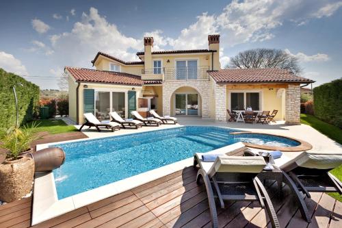 Villa Santa Domenica near Poreč with play room, beautiful tavern & garden