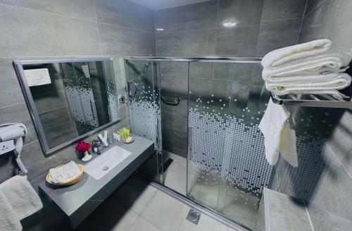 Kylpyhuone majoituspaikassa Petra Castle Hotel