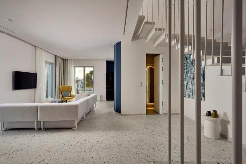Μια τηλεόραση ή/και κέντρο ψυχαγωγίας στο Helius Villas