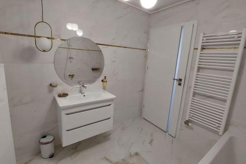 A bathroom at Gold Home