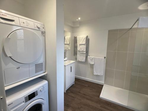 a laundry room with a washer and dryer at Seascale Hotel & Restaurant in Gorey