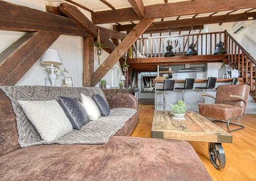 LE BOISE merveilleux duplex rustique, excellent emplacement à quelques pas du Palais