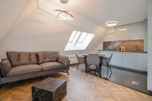 Posezení v ubytování 20% Given Discount 2BDR APT Dragalevtsi