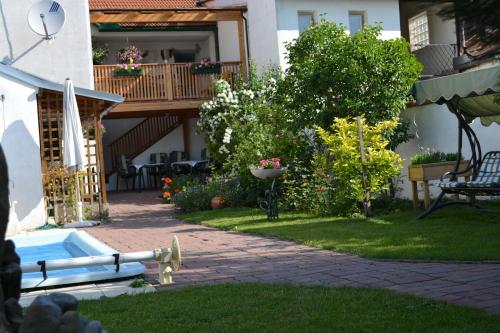 Κήπος έξω από το Landhaus zum Siebenschläfer