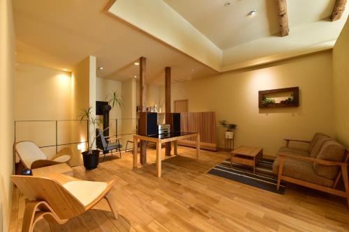 a living room with a couch and a table at Hinatamikan in Nakanojo