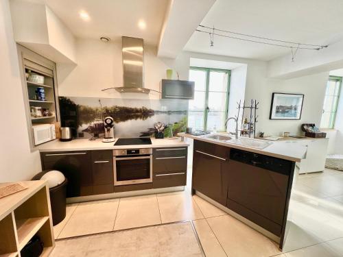 Kuchyň nebo kuchyňský kout v ubytování LA VUE LOIRE Maison