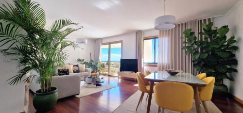 Glorious APT - pool & ocean view by LovelyStay