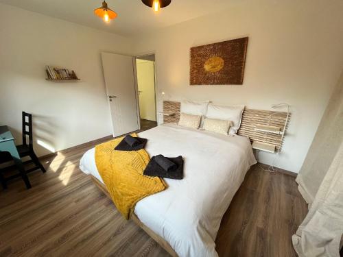 Ein Bett oder Betten in einem Zimmer der Unterkunft DEGEMER MAT ! 4* Cosy, Moderne, à 8 min des plages.