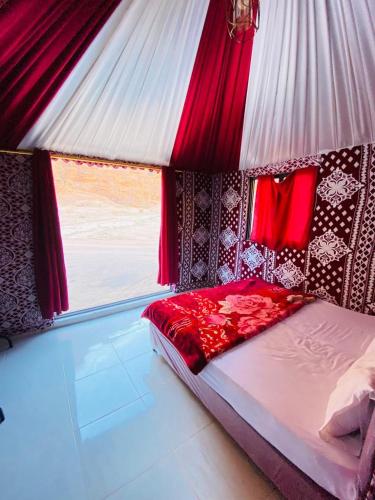 Ένα ή περισσότερα κρεβάτια σε δωμάτιο στο Sunrise Luxury Camp