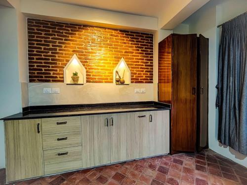 Dapur atau dapur kecil di Shahi Studio Apartment