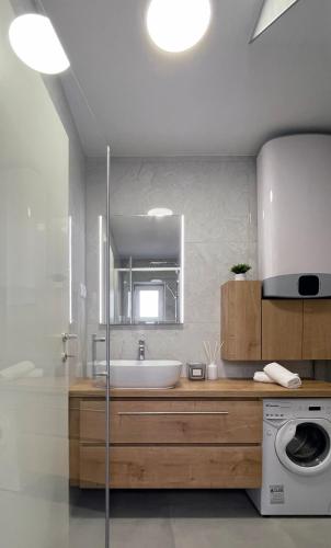 Modern Jacuzzi Apartment Minnie
