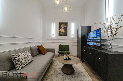 V27-2 Design Apartment - hostAID