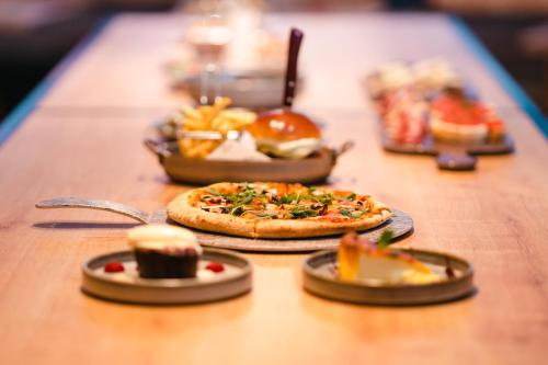ホテルの敷地内または近くでの食事または食べ物