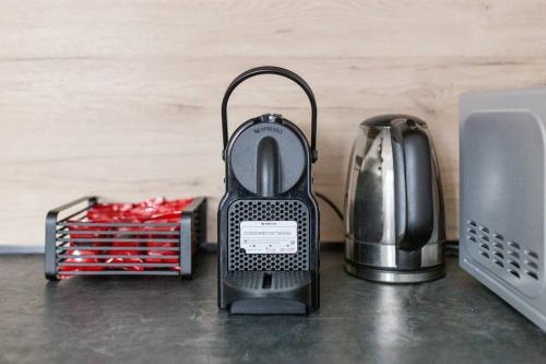 a router sitting on a counter next to a tea kettle at Duplex Holiday Apartment in Škofljica