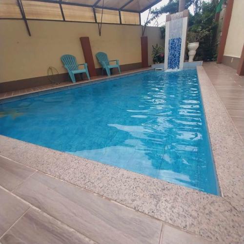 בריכת השחייה שנמצאת ב-Eli's Villa Cebu או באזור