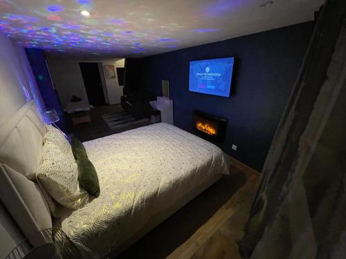 Säng eller sängar i ett rum på ZEN & SPA