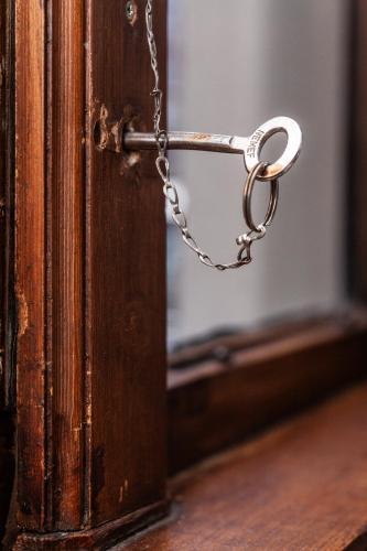 a chain is attached to a wooden door at Kings Inn City Hotel Alkmaar in Alkmaar