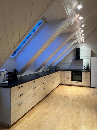 een grote keuken met een dak en een raam bij Lovely apartment in maritime surroundings near Stavanger in Stavanger