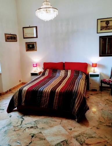 Foto GABRY'S HOME Three-Bedroom Big Apartment near city center & train station to Pisa and Florence & ferries to Sardegna Corsica 3