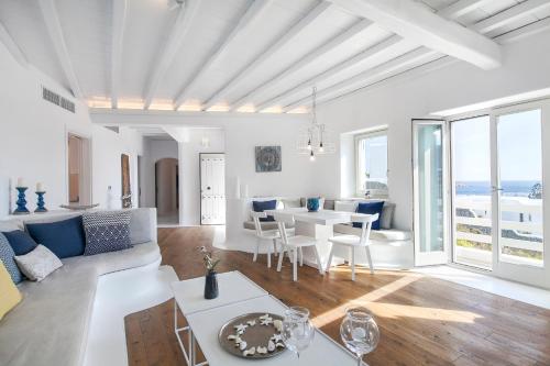 Гостиная зона в Breathtaking 6 Bed in Platis Gialos