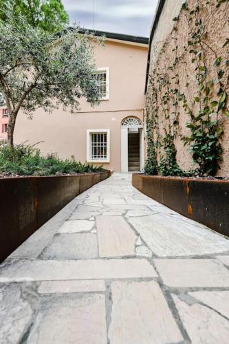 a stone walkway in front of a building at Casa Quattordici in Cesena