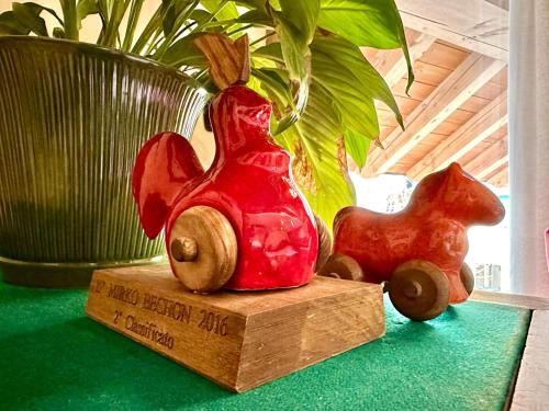 a red vase sitting on top of a table at Maison Rosset agriturismo, CAMERE, appartamenti e spa in Valle d'Aosta in Nus