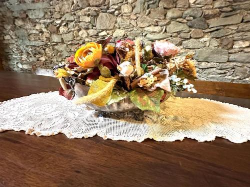 a bouquet of flowers sitting on top of a table at Maison Rosset agriturismo, CAMERE, appartamenti e spa in Valle d'Aosta in Nus
