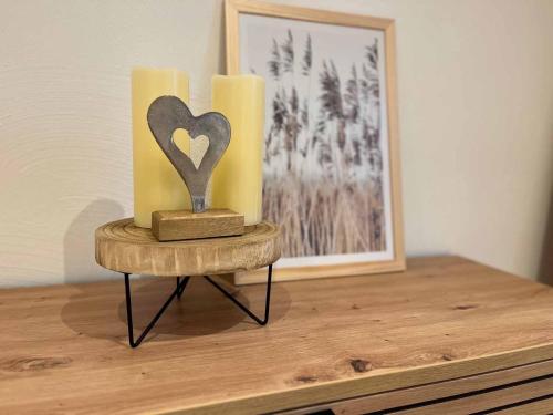 a table with two candles and a heart on it at Ferienwohnung Naturraum in Losheim