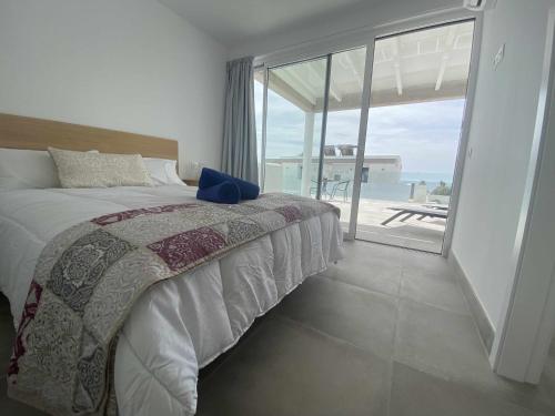 Giường trong phòng chung tại Dedal, Villa con piscina y barbacoa para disfrutar