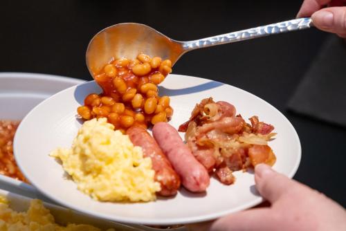 ホテルの敷地内または近くでの食事または食べ物