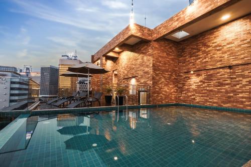 a swimming pool on top of a building at Santa Grand Classic Kuala Lumpur, Chinatown in Kuala Lumpur