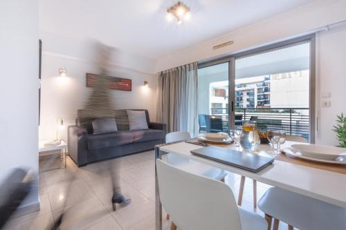 Χώρος καθιστικού στο Nemea Appart Hotel Le Lido Cagnes sur Mer