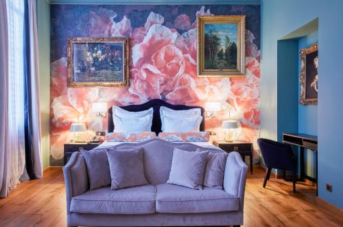 a bedroom with a bed and a couch at Juliana Hotel & Spa - Brussels Centre in Brussels