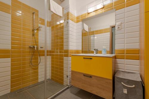 Ett badrum på Casa Mimoza Apartman By BLTN Balatonföldvár