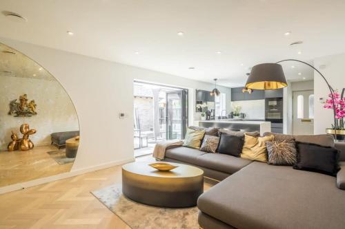 a living room with a couch and a table at Luxury 2 Bedroom Apartment with AC and Parking in Cambridge
