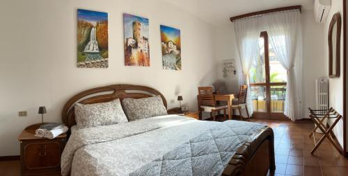 A bed or beds in a room at Villa Dei Cedri