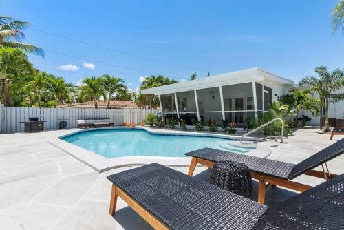 Piscina en o cerca de The Sandbar Walk To Beach Comfy Beds Firepit Pool